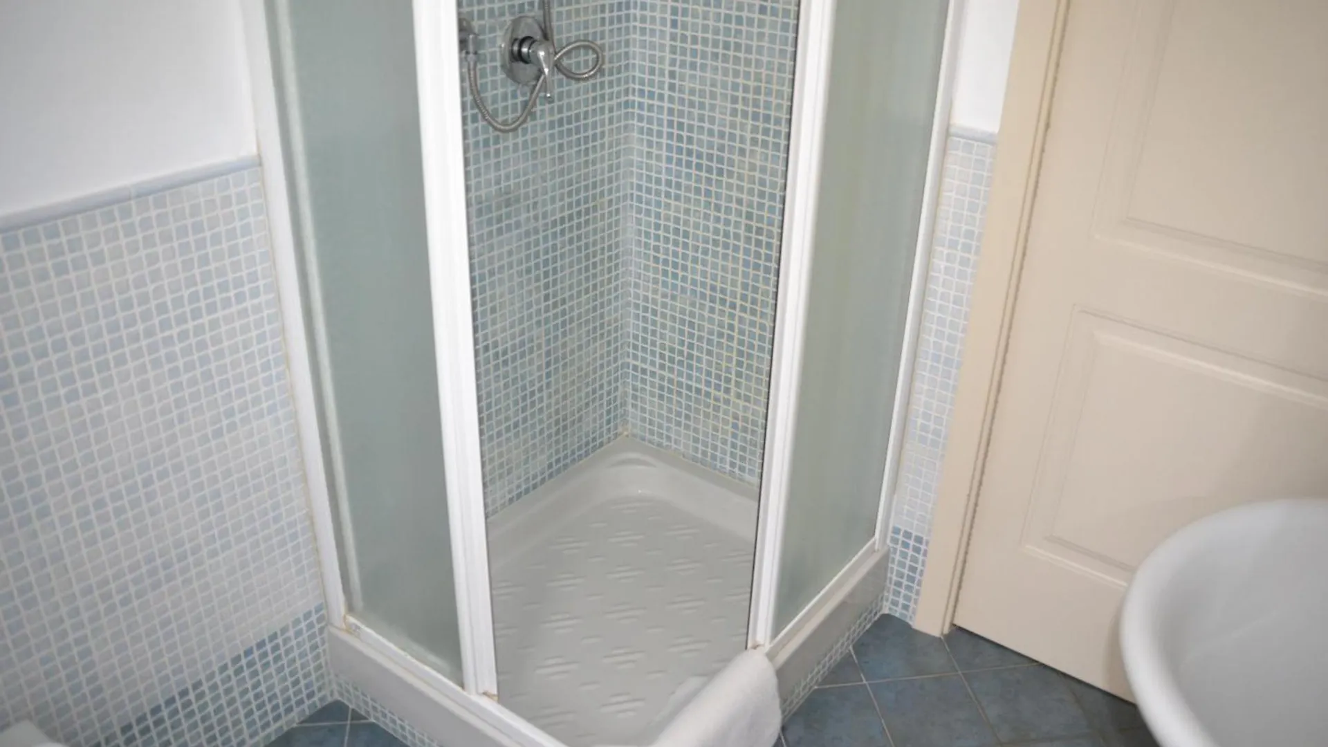 Casa Rosina + Box Per Auto 2 Bici 1,5Km Dalle Mura Lucca Italy
