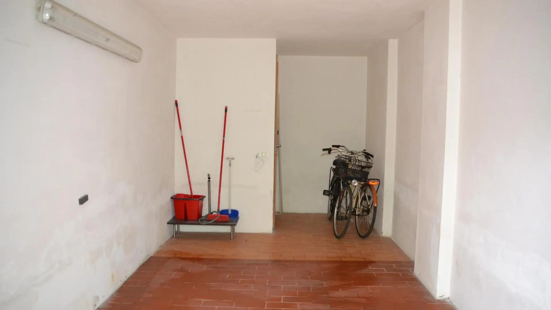 Apartment Casa Rosina + Box Per Auto 2 Bici 1,5Km Dalle Mura Lucca Italy